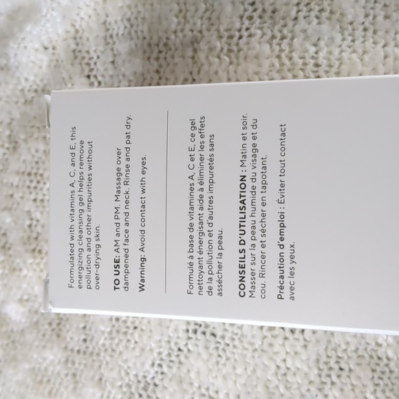 Murad Essential-C Cleanser, 200ml/6.75fl oz - Picture 8 of 11